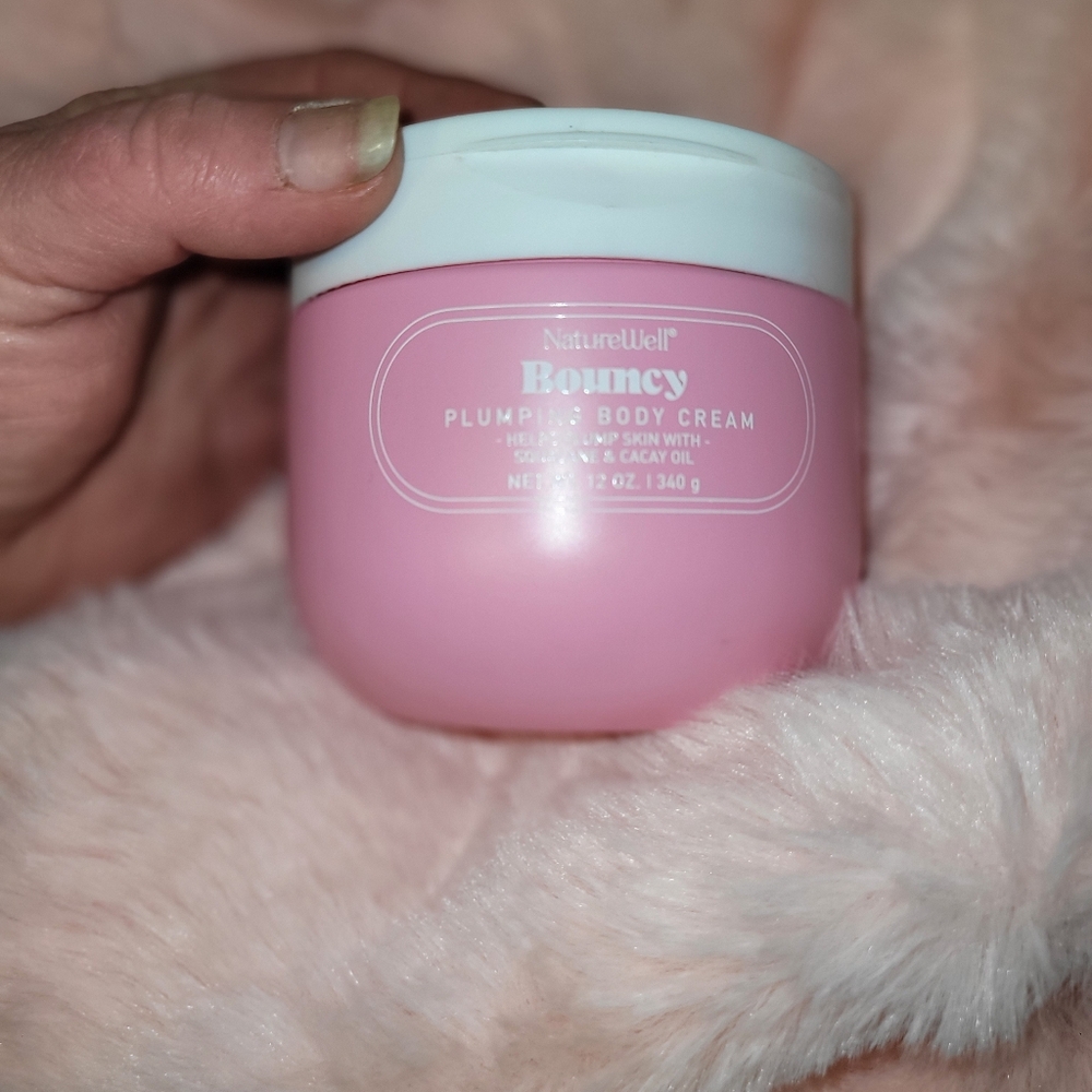 Naturewell Bouncy Plumping Body Cream